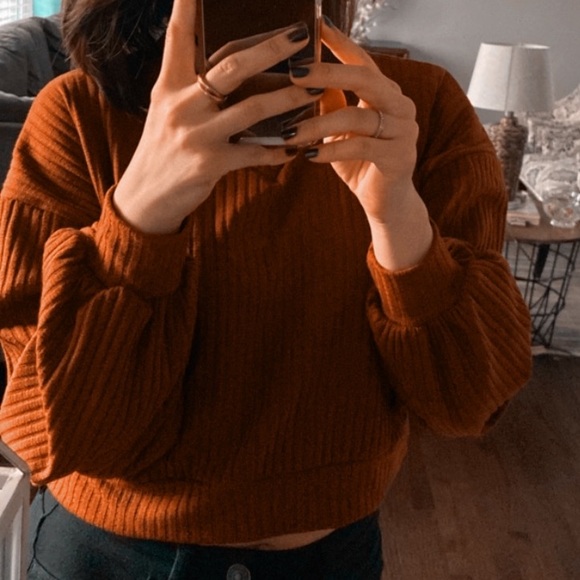 Rust Balloon Sleeve Crop Top - Picture 4 of 5